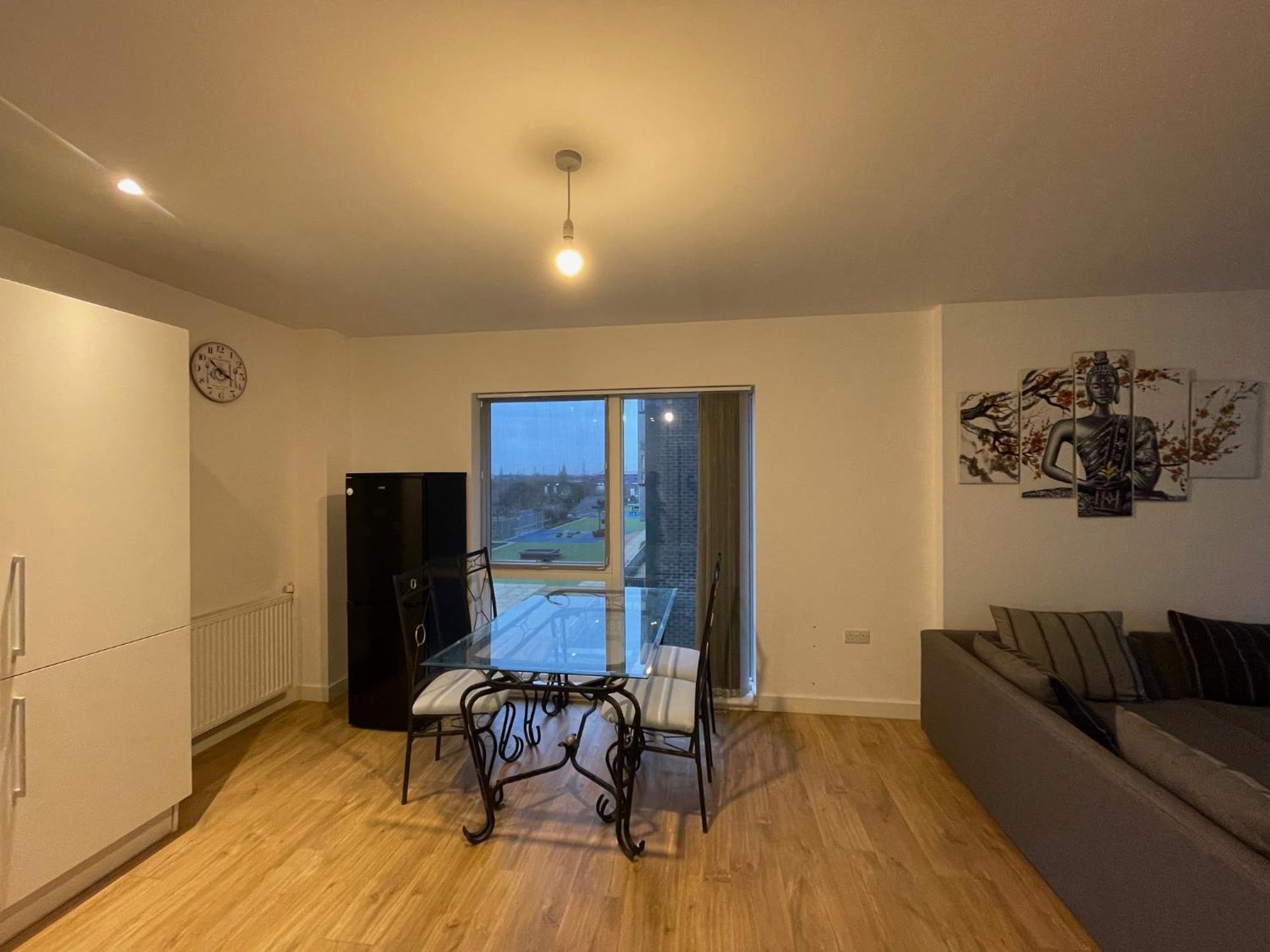 London'S Calling Too Apartment Екстериор снимка
