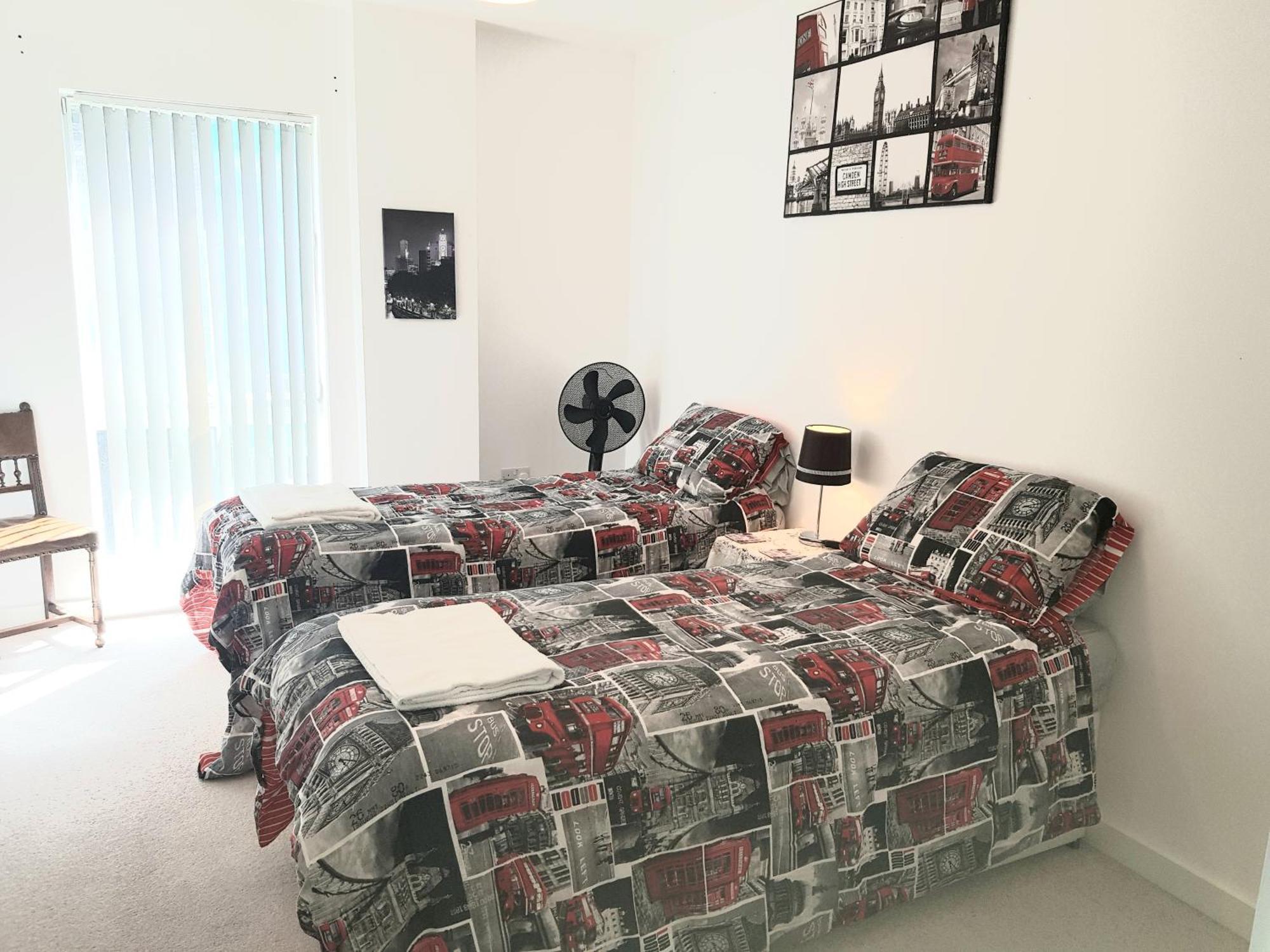 London'S Calling Too Apartment Екстериор снимка